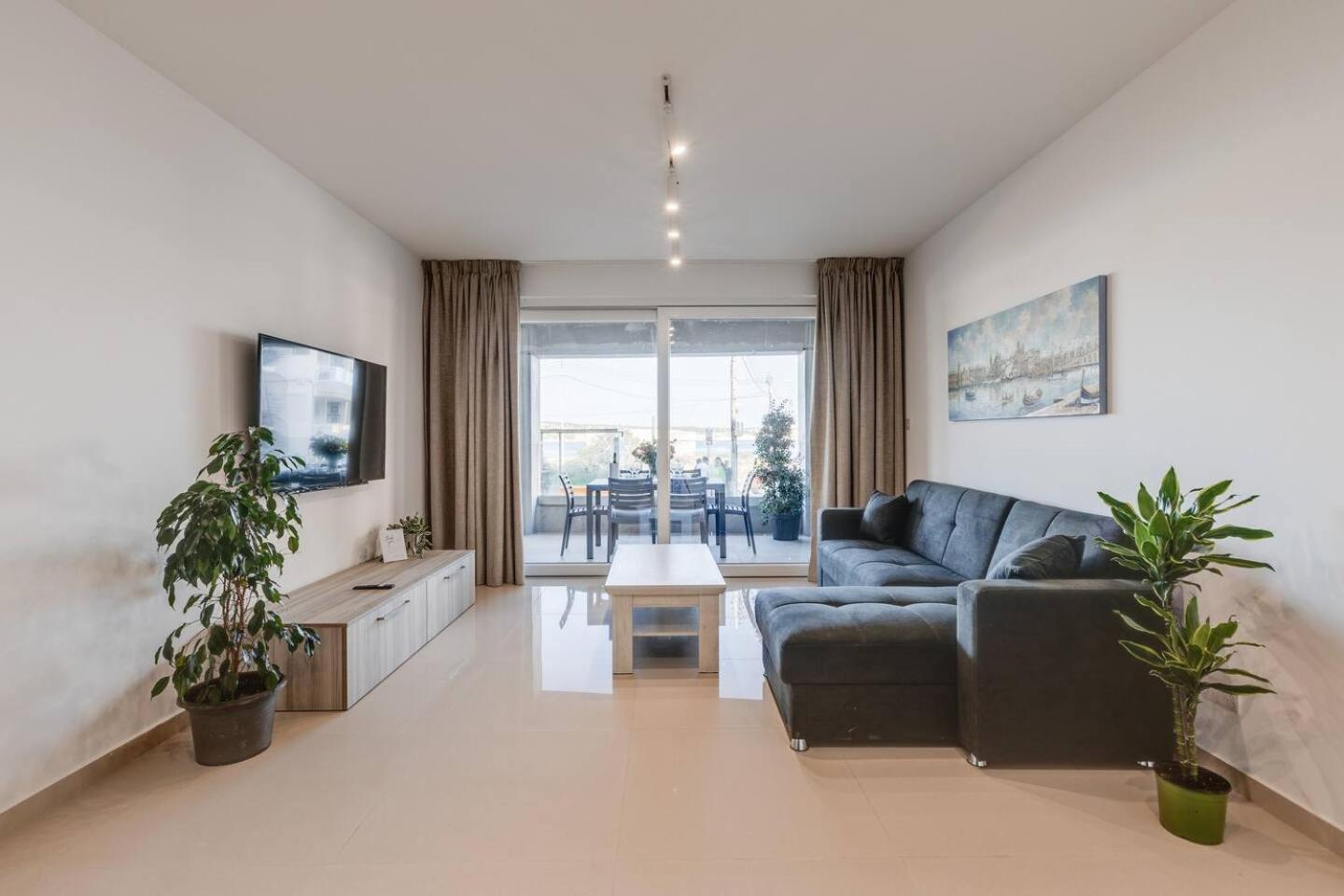 9Ten11 Seafront By Homely Mellieha Ngoại thất bức ảnh