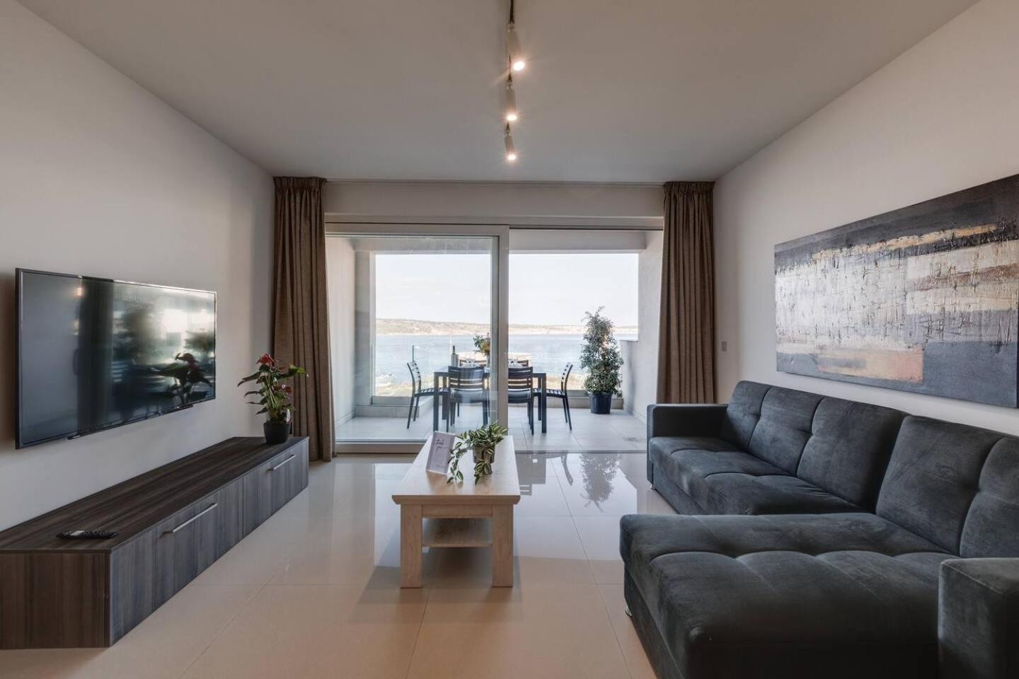 9Ten11 Seafront By Homely Mellieha Ngoại thất bức ảnh