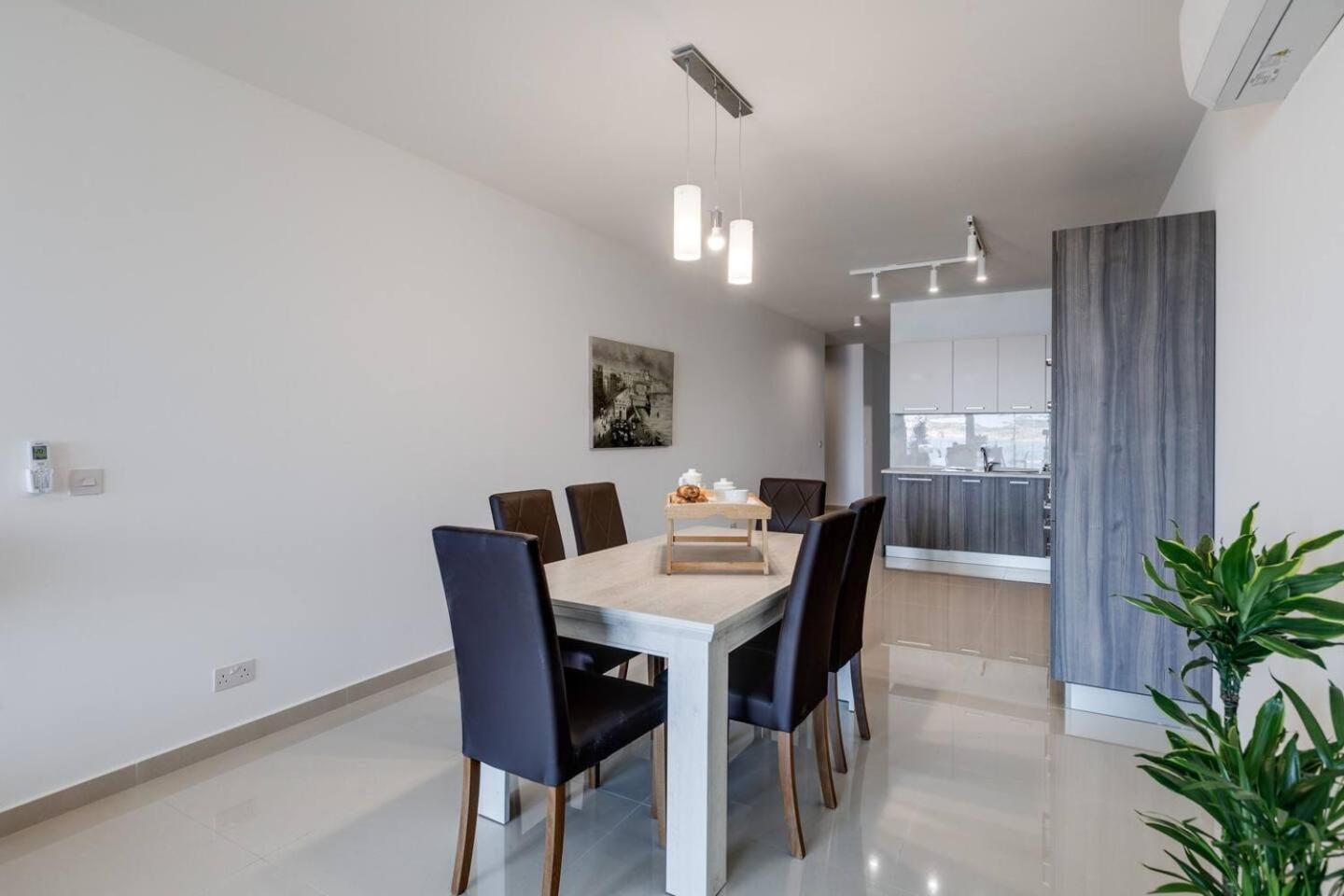 9Ten11 Seafront By Homely Mellieha Ngoại thất bức ảnh