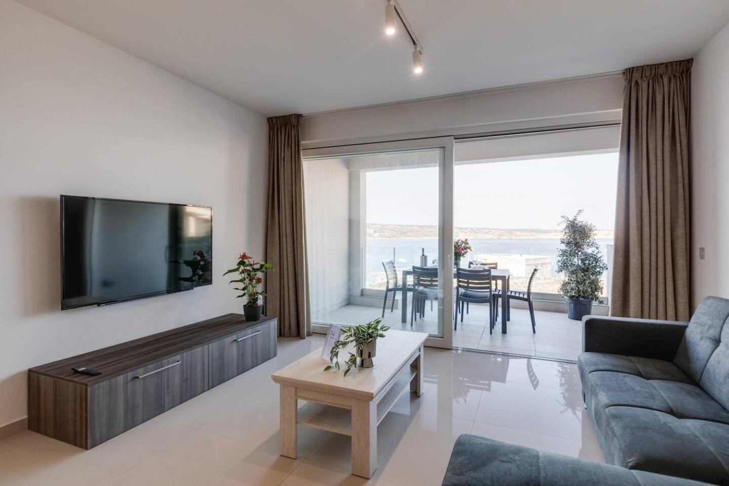 9Ten11 Seafront By Homely Mellieha Ngoại thất bức ảnh