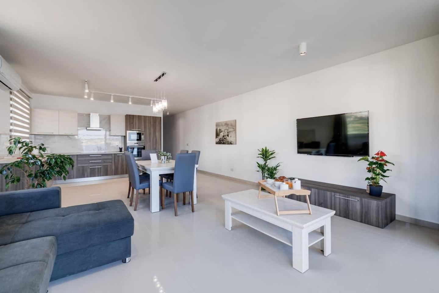 9Ten11 Seafront By Homely Mellieha Ngoại thất bức ảnh