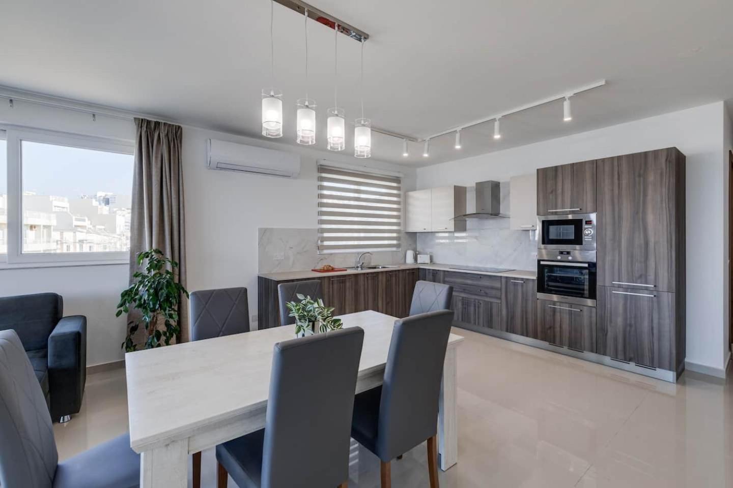 9Ten11 Seafront By Homely Mellieha Ngoại thất bức ảnh