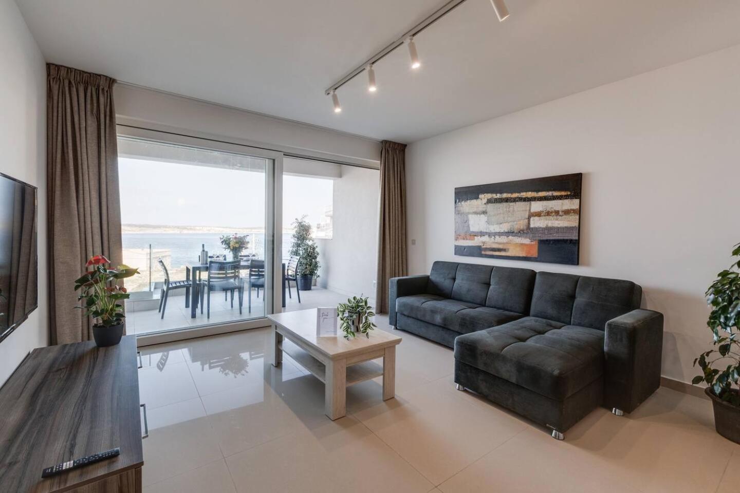 9Ten11 Seafront By Homely Mellieha Ngoại thất bức ảnh