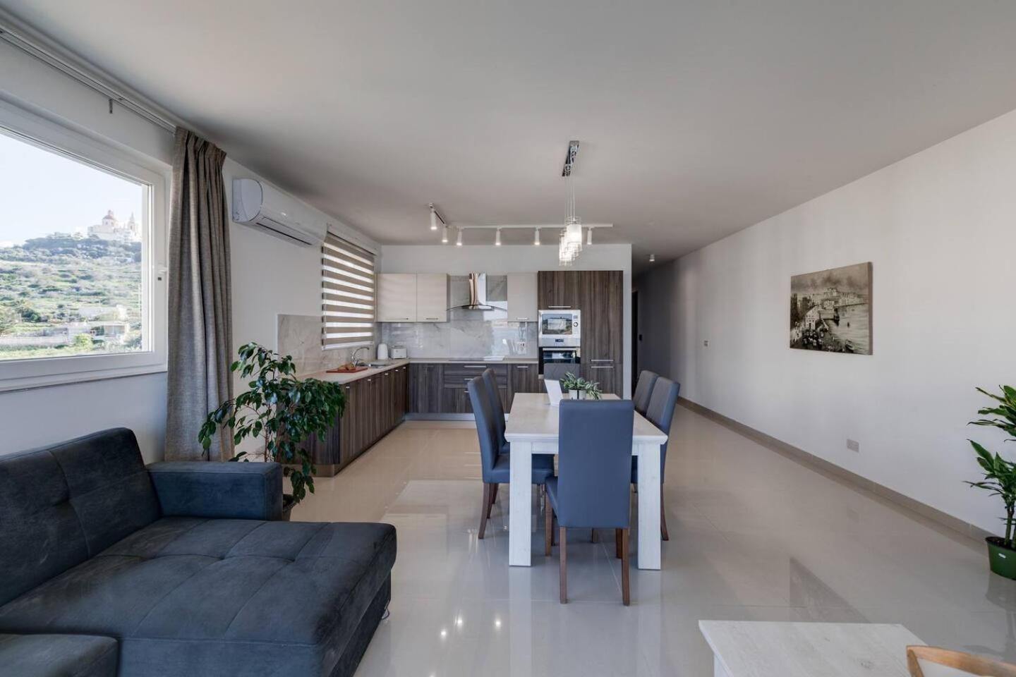 9Ten11 Seafront By Homely Mellieha Ngoại thất bức ảnh
